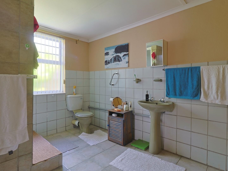 5 Bedroom Property for Sale in Gansbaai Central Western Cape